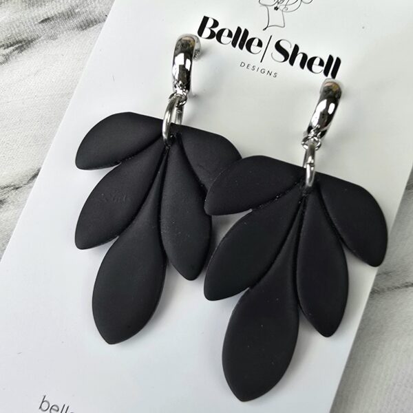 Handgemaakte unieke oorbellen Jolien Zwart 5 Oorbellen 'Jolien Zwart'