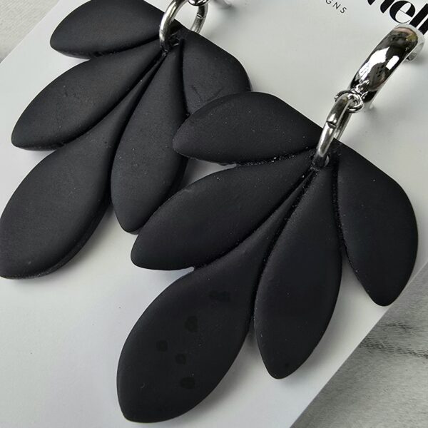 Handgemaakte unieke oorbellen Jolien Zwart 6 Oorbellen 'Jolien Zwart'