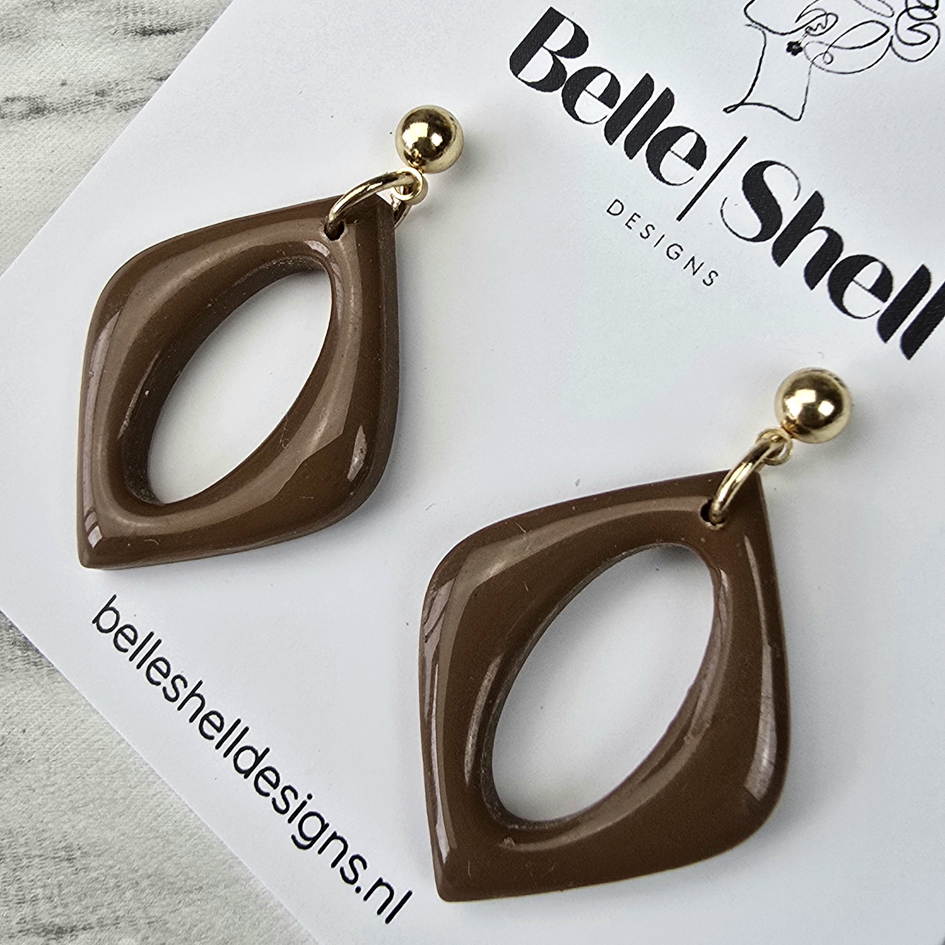 Oorbellen 'Mona Bruin Glossy'