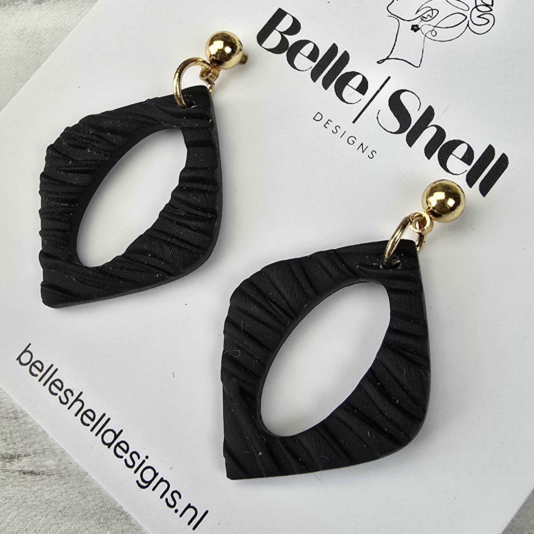 Oorbellen 'Mona Zwart Textured'