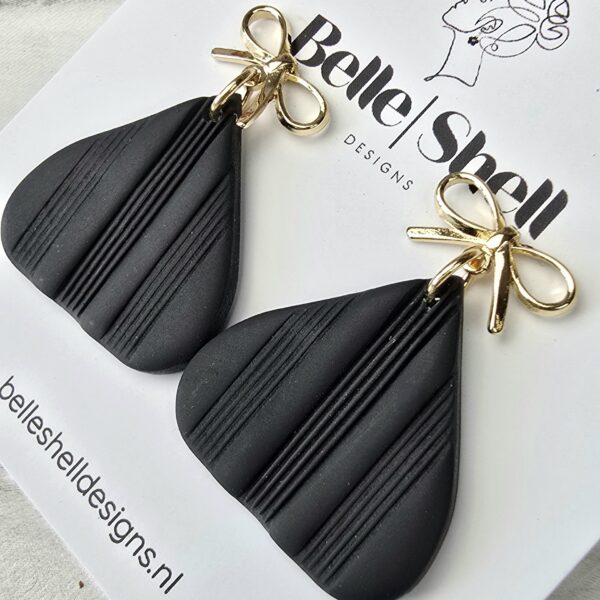 Handgemaakte unieke oorbellen Tori Zwart 3.1 Oorbellen 'Tori Zwart'