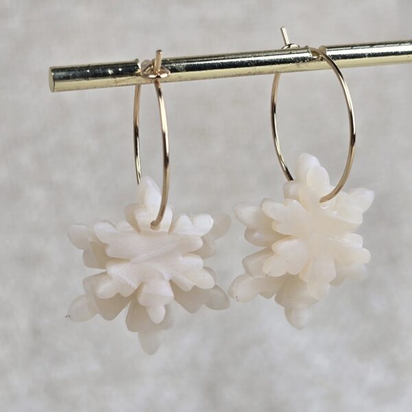Oorbellen 'Ivory Snowflake'