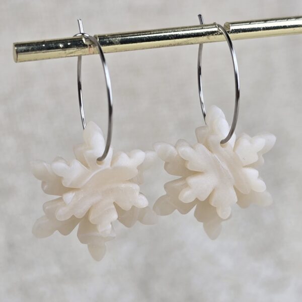 Oorbellen 'Ivory Snowflake'
